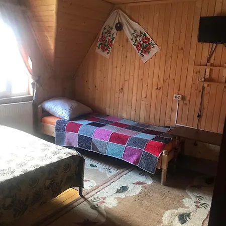 у олега-родинний двір 3*