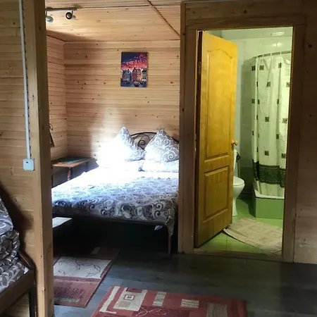 Guest house у олега-родинний двір