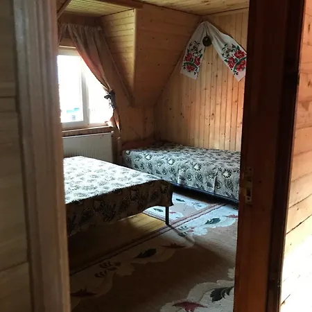 Guest house у олега-родинний двір Verkhne-Studenyy
