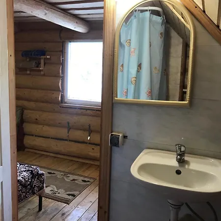 у олега-родинний двір Verkhne-Studenyy