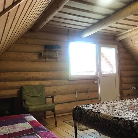 у олега-родинний двір Verkhne-Studenyy