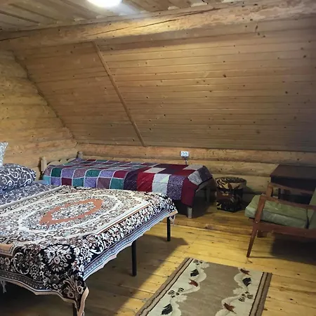 Guest house у олега-родинний двір Verkhne-Studenyy
