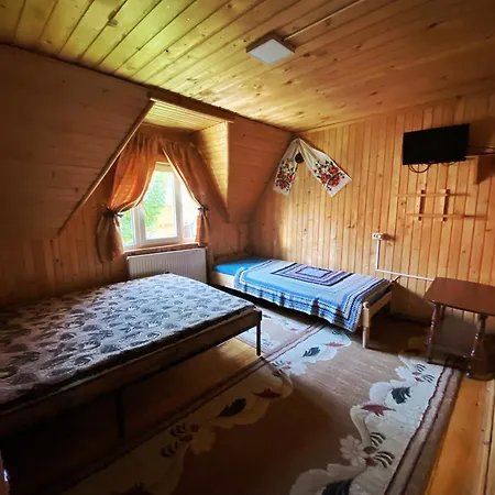 у олега-родинний двір Verkhne-Studenyy